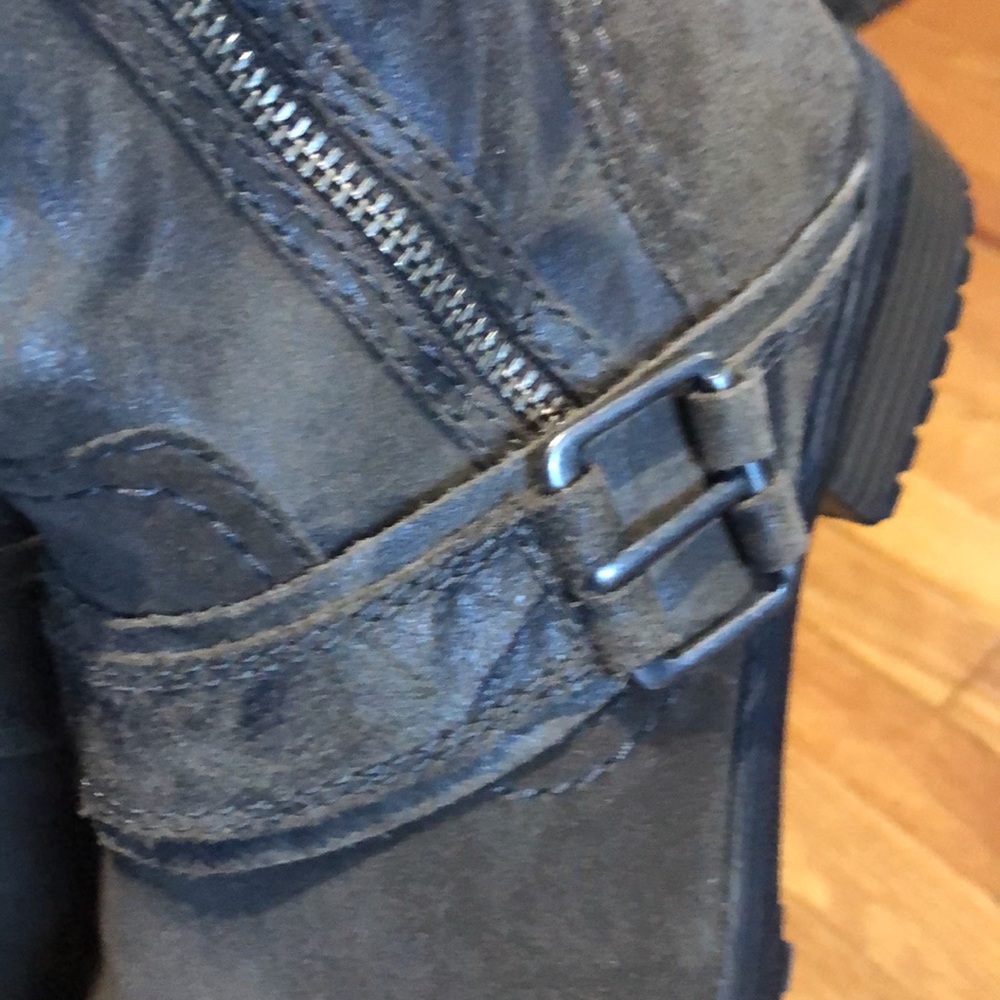 Clark’s Boots - Picture 9 of 9